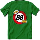 88 Jaar Hoera Verkeersbord T-Shirt | Grappig Verjaardag Cadeau | Dames - Heren | - Donker Groen - S