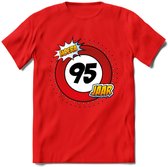 95 Jaar Hoera Verkeersbord T-Shirt | Grappig Verjaardag Cadeau | Dames - Heren | - Rood - 3XL