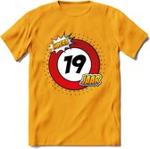 19 Jaar Hoera Verkeersbord T-Shirt | Grappig Verjaardag Cadeau | Dames - Heren | - Geel - M