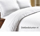 Dekbedovertrek Broderie Wit, met luxe kant afgezet. Dreaming Deluxe, 2 persoons (200x220 cm) incl. 2 kussenslopen met zelfde afwerking. 100% zachte percale katoen van hoge kwaliteit. Prachtig