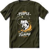 Cool People Do Fishing - Vissen T-Shirt | Geel | Grappig Verjaardag Vis Hobby Cadeau Shirt | Dames - Heren - Unisex | Tshirt Hengelsport Kleding Kado - Leger Groen - XL