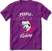 Cool People Do Fishing - Vissen T-Shirt | Roze | Grappig Verjaardag Vis Hobby Cadeau Shirt | Dames - Heren - Unisex | Tshirt Hengelsport Kleding Kado - Paars - M