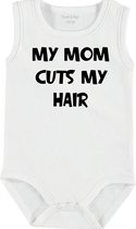 Baby Rompertje met tekst 'My mom cuts my hair' | mouwloos l | wit zwart | maat 62/68 | cadeau | Kraamcadeau | Kraamkado