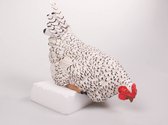 Oneiro’s Luxe Kip Poly Met Metalen Staart Zit Op Rand 28x14x24 cm – decoratie – pasen – paasdecoratie – paashaas – eieren – has – kip – gekleurde eieren – paastak – lente – feestde