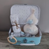 Het blije snoetje - kraamcadeau - babycadeau - kinderkoffertje - babygeschenkset - babykoffertje - Licht blauw