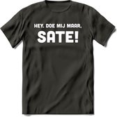 Hey, Doe Mij Maar Sate! - Snack T-Shirt | Grappig Verjaardag Kleding Cadeau | Eten En Snoep Shirt | Dames - Heren - Unisex Tshirt | - Donker Grijs - M