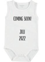 Baby Rompertje met tekst 'Coming soon Juli 2022 ' | mouwloos l | wit zwart | maat 50/56 | cadeau | Kraamcadeau | Kraamkado