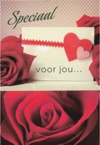 Speciaal voor jou… Een bijzondere wenskaart met rode hartjes en rode rozen. Een geweldige kaart voor een bijzonder moment! Een dubbele wenskaart inclusief envelop en in folie verpa
