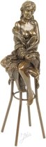Bronzen Beeld Dame Op Barchair 9x6x26 cm