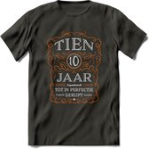 10 Jaar Legendarisch Gerijpt T-Shirt | Oranje - Grijs | Grappig Verjaardag en Feest Cadeau Shirt | Dames - Heren - Unisex | Tshirt Kleding Kado | - Donker Grijs - 3XL