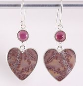 Hartvormige zilveren oorbellen met roze rhyoliet en granaat