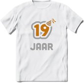 19 Jaar Feest T-Shirt | Goud - Zilver | Grappig Verjaardag Cadeau Shirt | Dames - Heren - Unisex | Tshirt Kleding Kado | - Wit - L