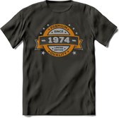 Premium Since 1974 T-Shirt | Zilver - Goud | Grappig Verjaardag en Feest Cadeau Shirt | Dames - Heren - Unisex | Tshirt Kleding Kado | - Donker Grijs - L