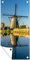 Tuinposter Molen - Water - Reflectie - Nederland - 40x80 cm - Wanddecoratie Buiten - Tuinposter - Tuindoek - Schuttingposter - Tuinschilderij