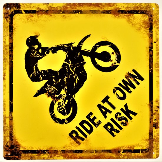 2D metalen wandbord "Ride at own Risk" 30x30cm