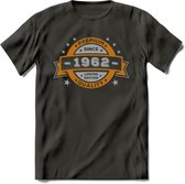 Premium Since 1962 T-Shirt | Goud - Zilver | Grappig Verjaardag Kleding Cadeau Shirt | Dames - Heren - Unisex Tshirt | - Donker Grijs - 3XL
