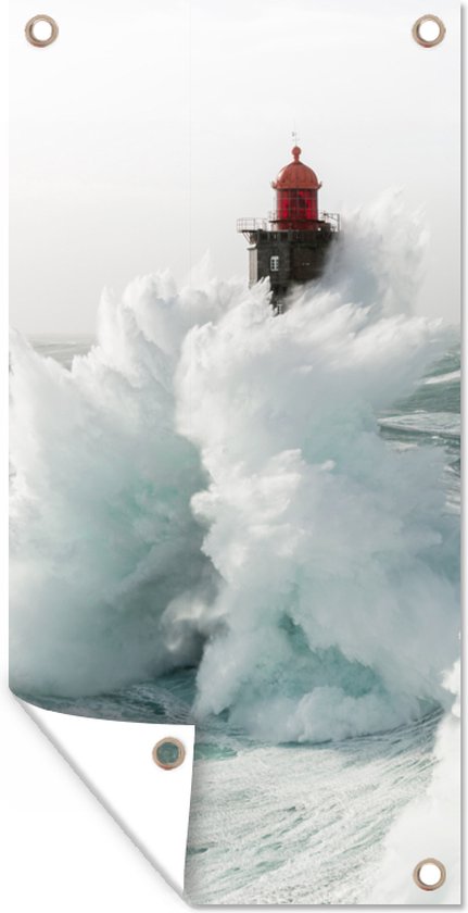 Tuinposter De Franse Vuurtoren van la Jument in een storm - 40x80 cm - Wanddecoratie Buiten - Tuinposter - Tuindoek - Schuttingposter - Tuinschilderij