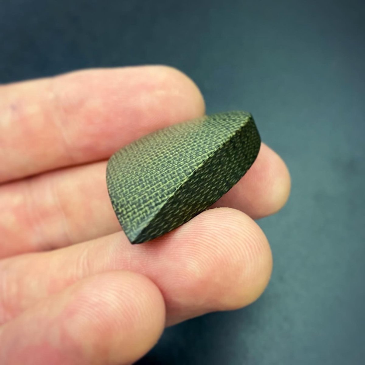 Luka Plectrums Groen Canvas Micarta plectrum 9.00 mm
