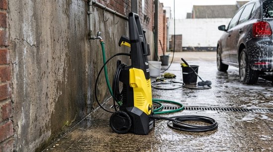 Hogedrukreiniger - Laura Homestore Compacte Elektrische Tuinspuit - 120 Bar & 380 L/u - Inclusief 6 Meter Slang, Vario Power Straalpijp & Vuilfrees - Krachtige Terras- en Fietsenreiniger voor Thuis - Geel — afbeelding 5