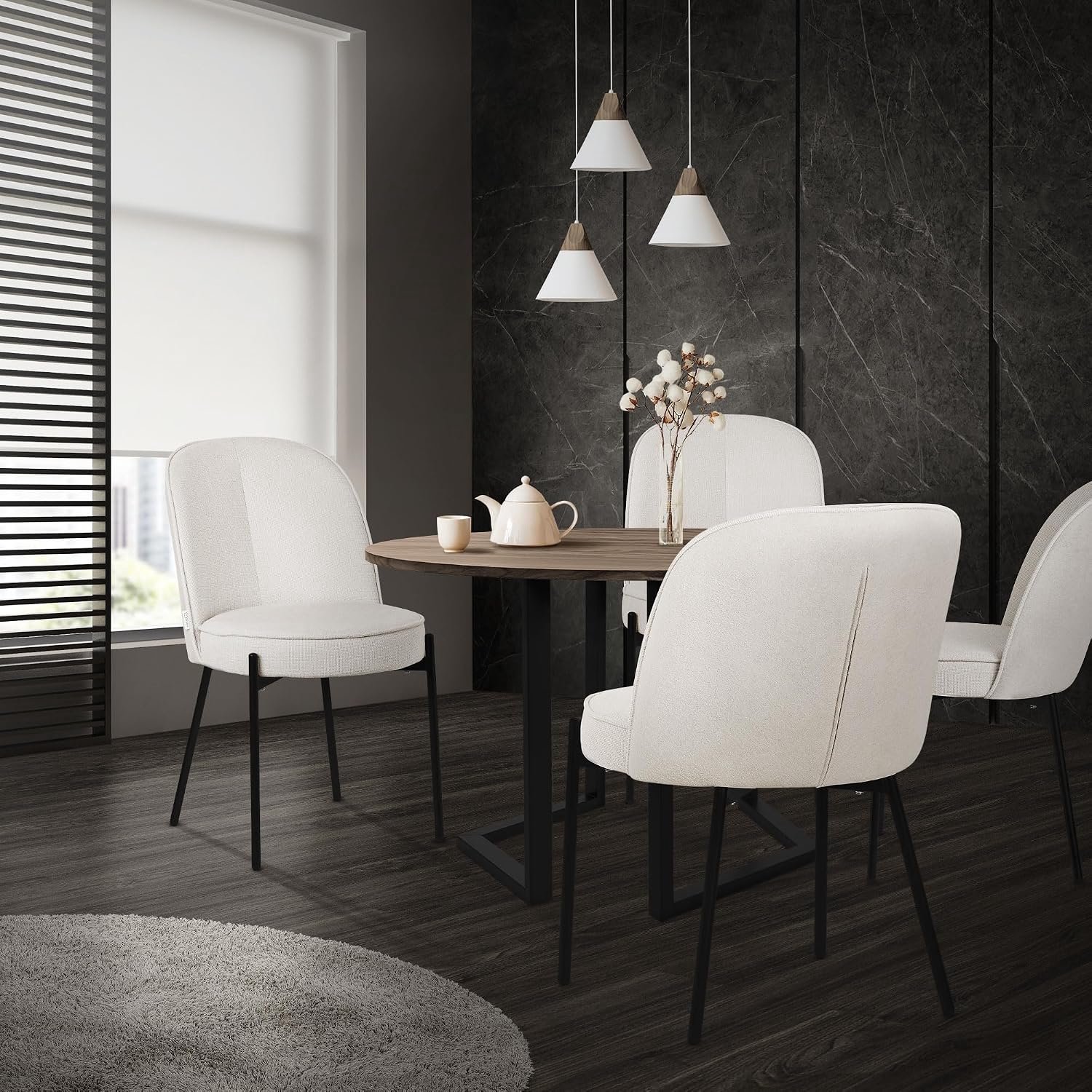 Livia Beige Gestoffeerde Ronde Eetkamerstoelen Set van 2 – Ergonomische Keukenstoelen met Zachte Polyester Bekleding, Comfortabele Rugleuning en Zwart Metalen Poten, Moderne Scandinavische Eetkamerstoelen 63 x 50 x 83 cm