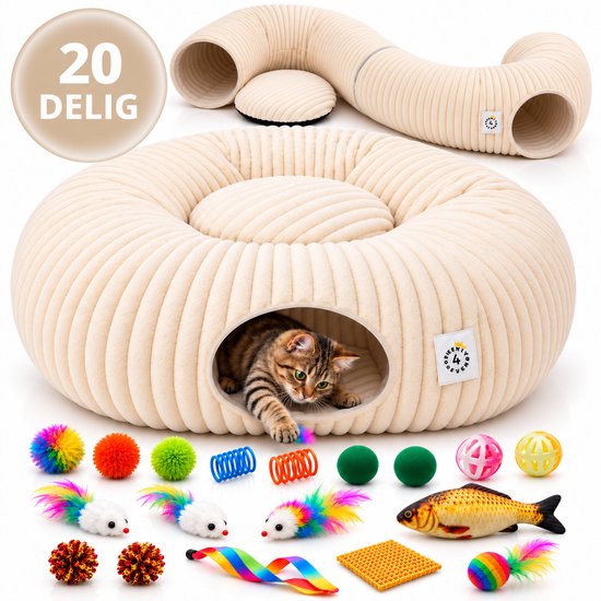 20-delige set met beige kattentunnel, kussen en diverse speeltjes, waaronder een vis en kleurrijke balletjes.