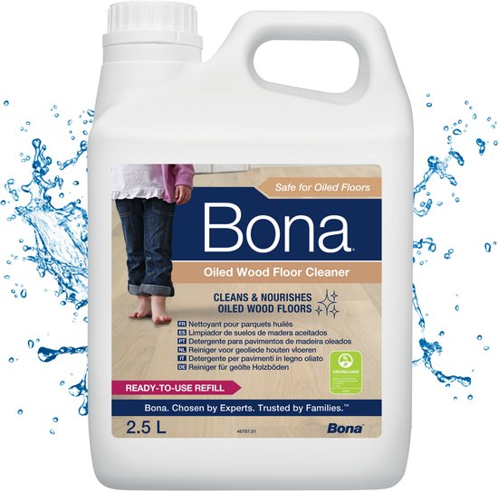 Witte 2,5L navulfles Bona reiniger voor geoliede houten vloeren, met afbeelding van een kind op een houten vloer.