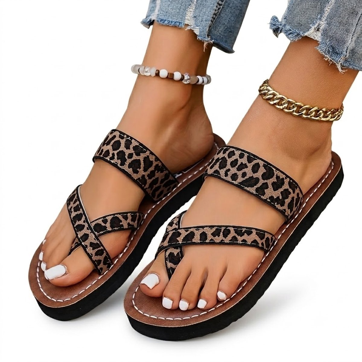 Donkerbruine teenslippers dames met luipaardprint bandjes – platte zomerslippers, open teen, casual strandslippers, imitatie geweven look, maat 40