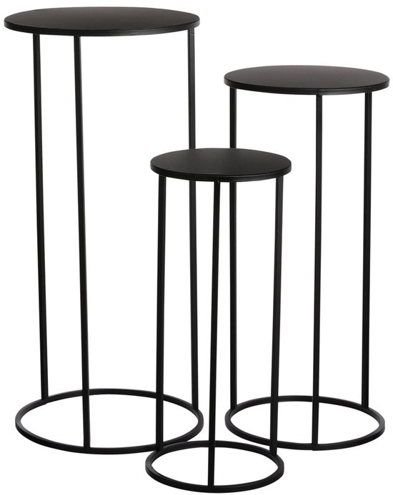Set van drie zwarte bijzettafels met ronde bladen en slanke, cilindrische metalen poten.