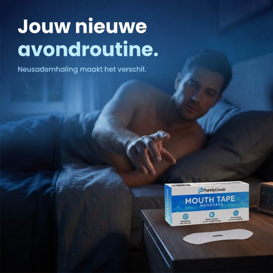 Man ligt in bed en pakt een doosje PurelyGoods Mondtape van het nachtkastje. Tekst: Jouw nieuwe avondroutine.