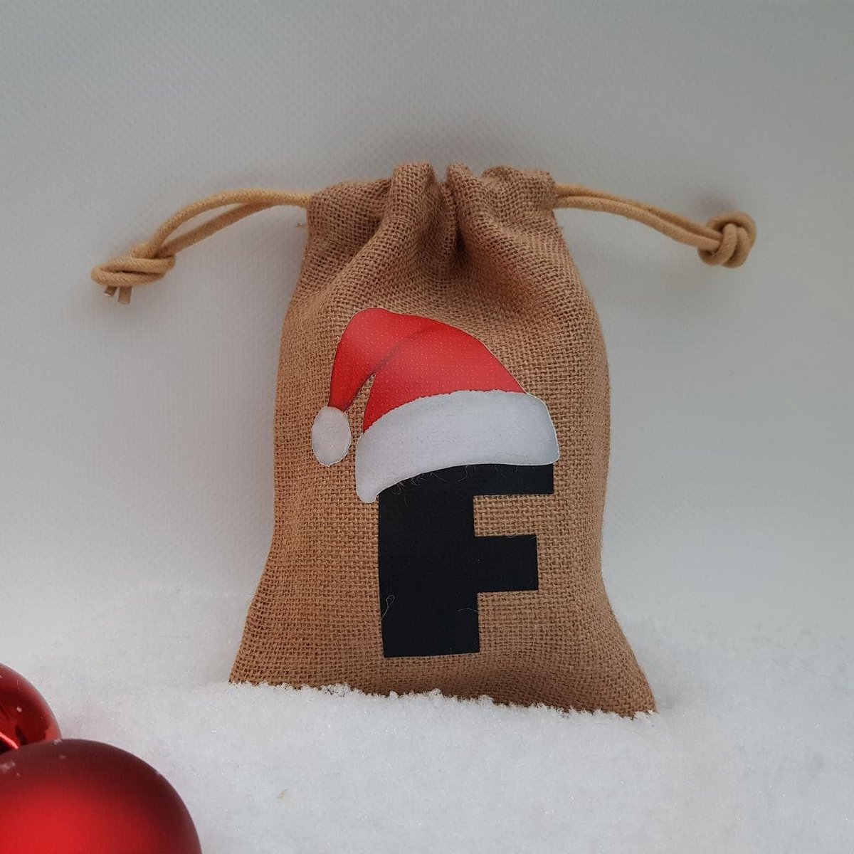 Jute kerst zakje - letter F - cadeauzakje, snoepjes, vullen, kerst, christmas, kerstmis, xmas, x-mas