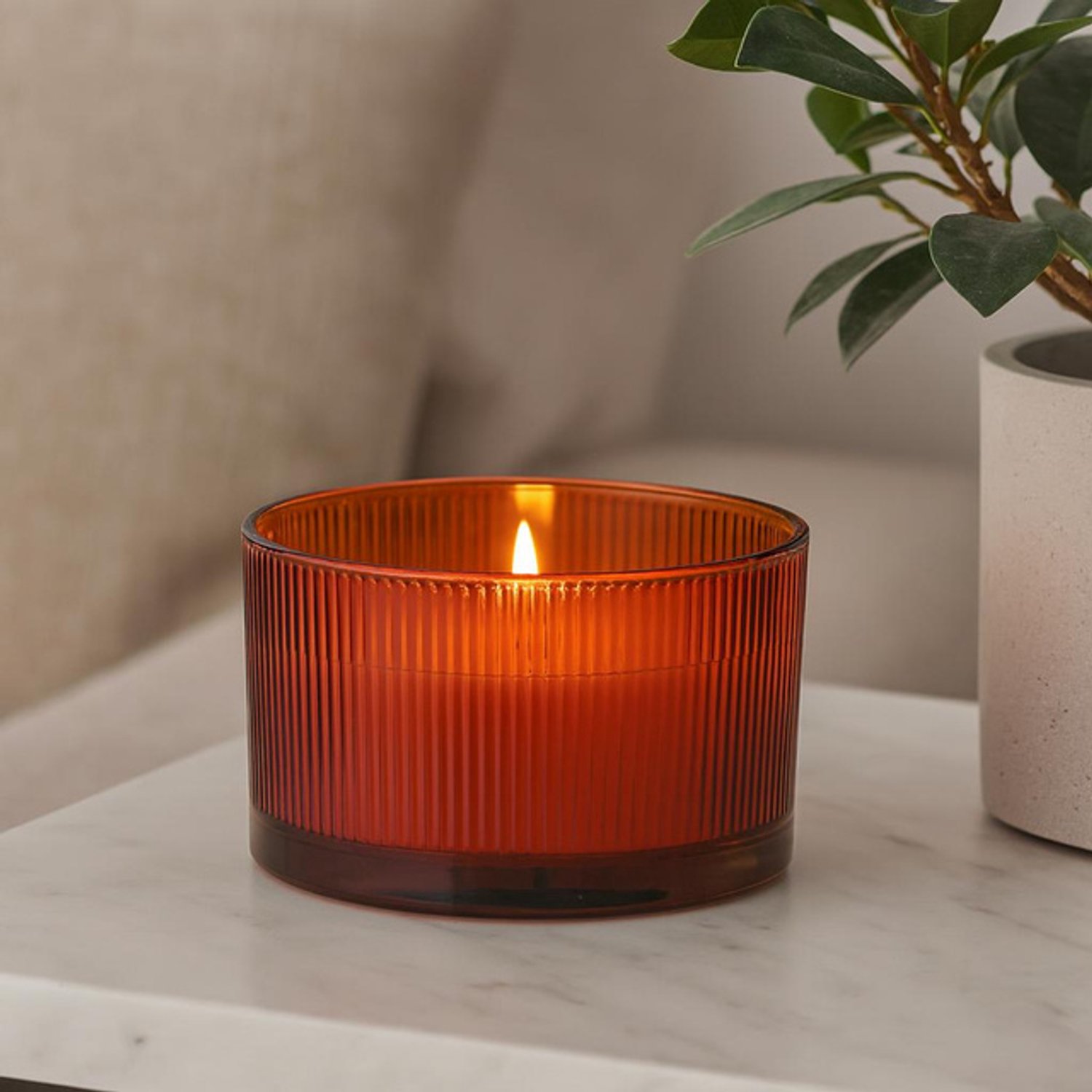 Home & Styling Collection Home Styling Collection FODU geurkaars - natuurlijk leer en vijg, Ø 13 cm, 18 branduren Oranje
