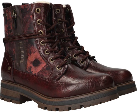 Paar rode Mustang veterlaarzen met bloemenprint, veters en dikke profielzool.