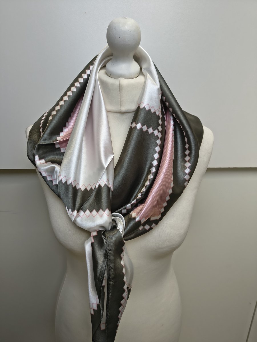 Vierkante dames sjaal Suzie-fantasiemotief-roze wit grijs-90x90