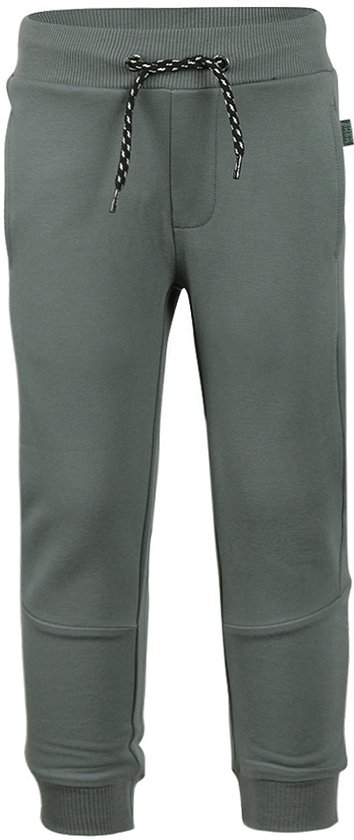 Grijze joggingbroek met zwarte en witte veters en geribbelde boorden, voorkant.