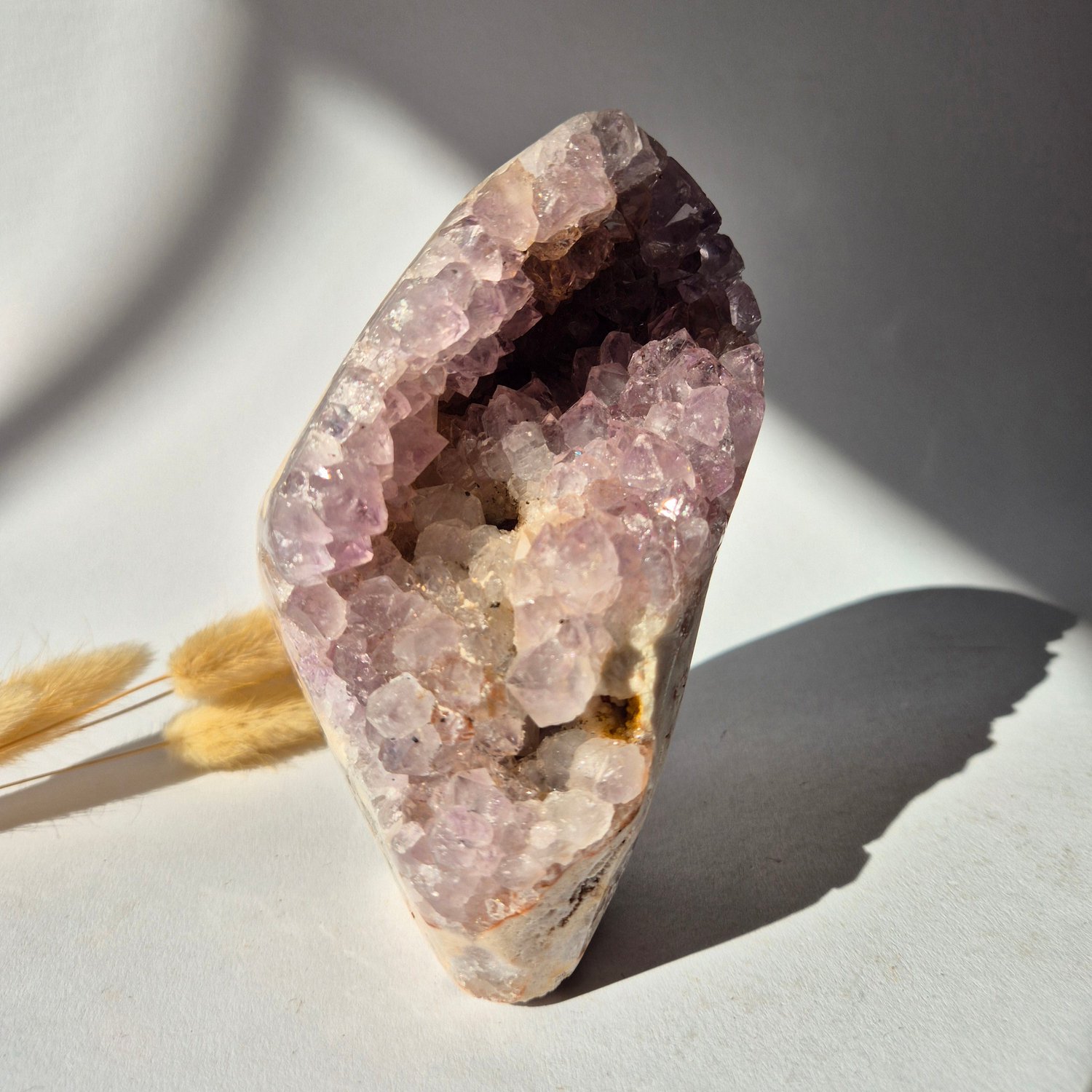 Moonlight Gemstones Roze Amethist Druzy Freeform 765gram – AA+ Natuurlijke Pink Amethyst uit Brazilië Meerkleurig