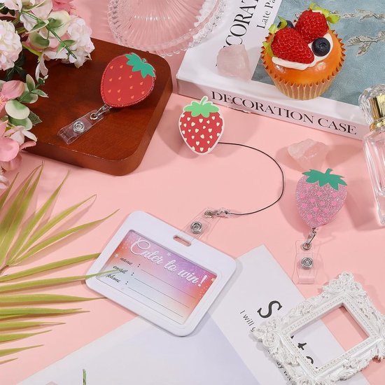 Leuke Intrekbare ID Naam Badge Reel met Aardbei Design voor Verpleegkundige, Leraar en Student - 3 Stuks — afbeelding 4