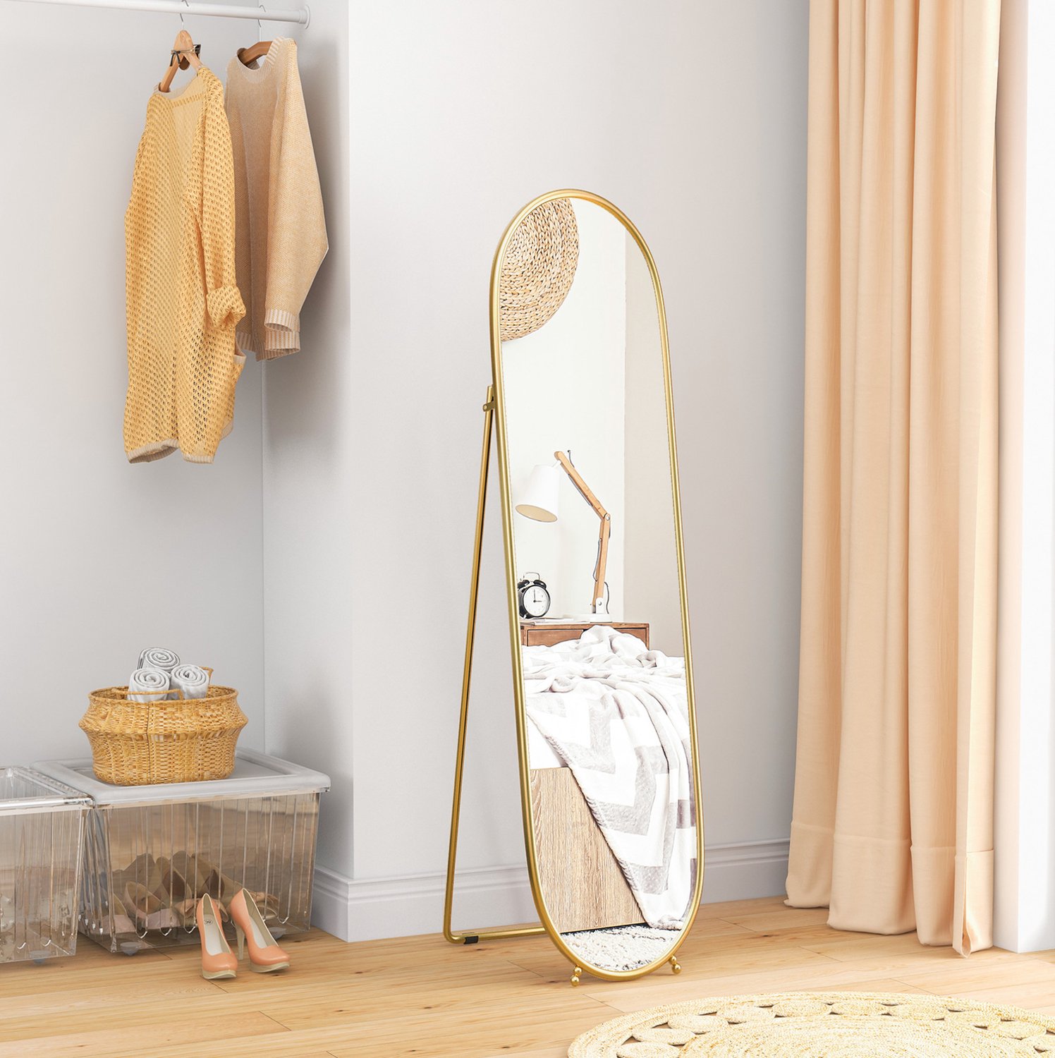 HAUSS SPOLE Passpiegel Ovaal – 160 x 40 cm – Uitklapbare Standaard – Metaal en Glas – Goud – Voor Slaapkamer en Woonkamer – Met Splinterwerende Folie