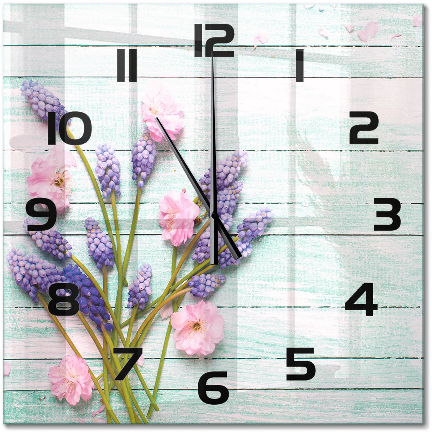 TULUP Wandklok - Lavendel op hout Glazen Klok Met Print - 60x60 cm - Paars Wandklok Glas Met Motief - Zwarte handen - Vierkante Klok - Wandklok Glas Decoratie - Gekleurde Glazen Klok