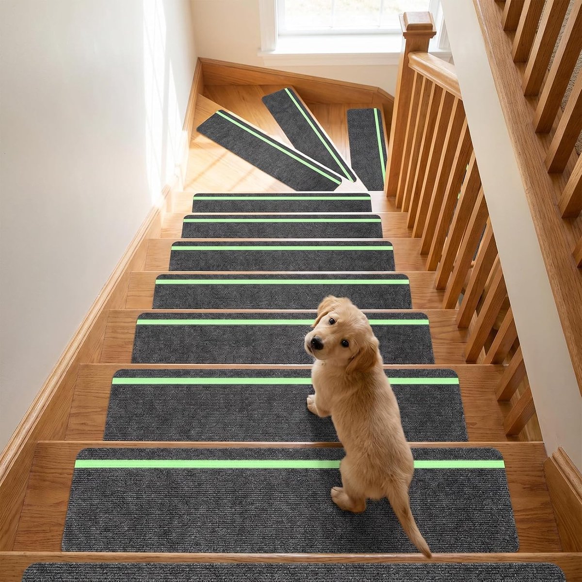 15 Stuks Zelfklevende Trapmatten met Glow in the Dark Strepen voor Houten Trappen, 76 x 20 cm, 100% Polyester, Veiligheid voor Kinderen, Ouderen en Huisdieren