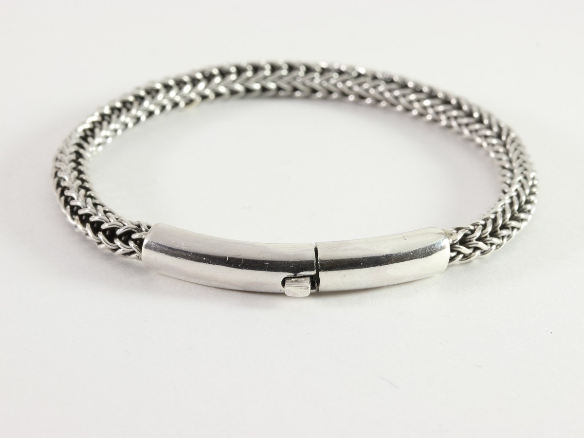 Ronde gevlochten zilveren armband met kliksluiting - pols 18 cm