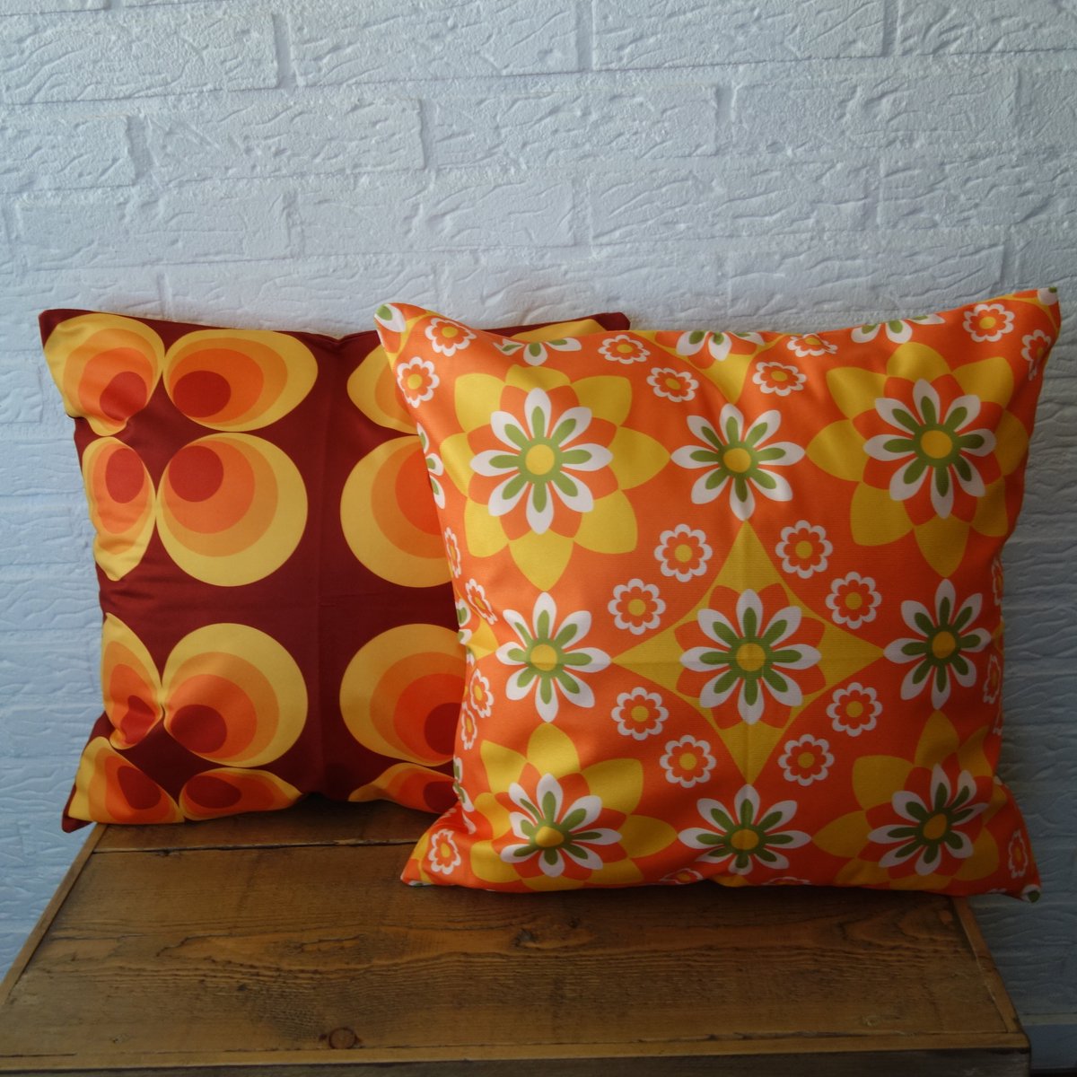 Kussenhoezen - Retro Seventies stijl kussenhoes set van 2 - Formaat 45 x 45 cm - Exclusief binnenkussen