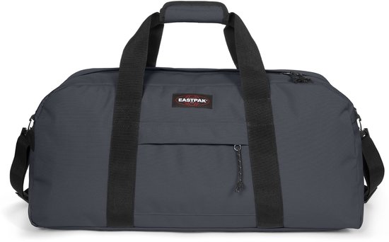 Donkergrijze Eastpak reistas met ritssluiting, voorvak en Eastpak logo. Zwarte handvatten en schouderband.