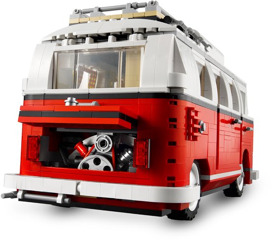LEGO camper bus met open achterklep en zichtbare motor.