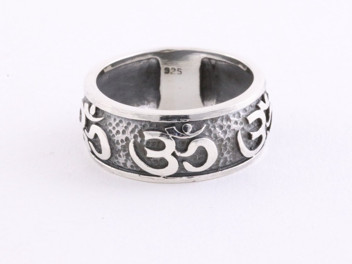 Zilveren ring met ohm tekens - maat 20