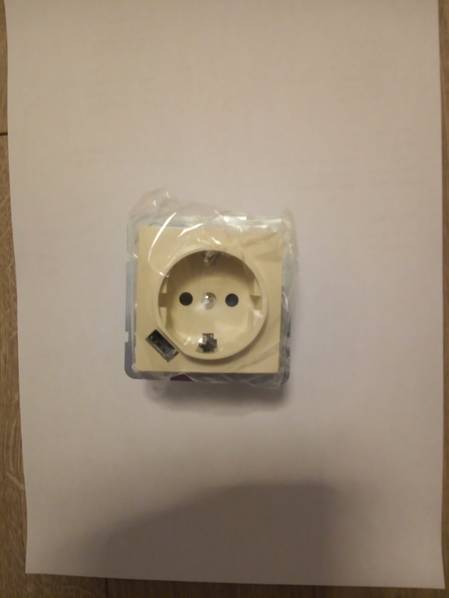STANDARD USB WCD SCHUKO met insteekcontacten creme