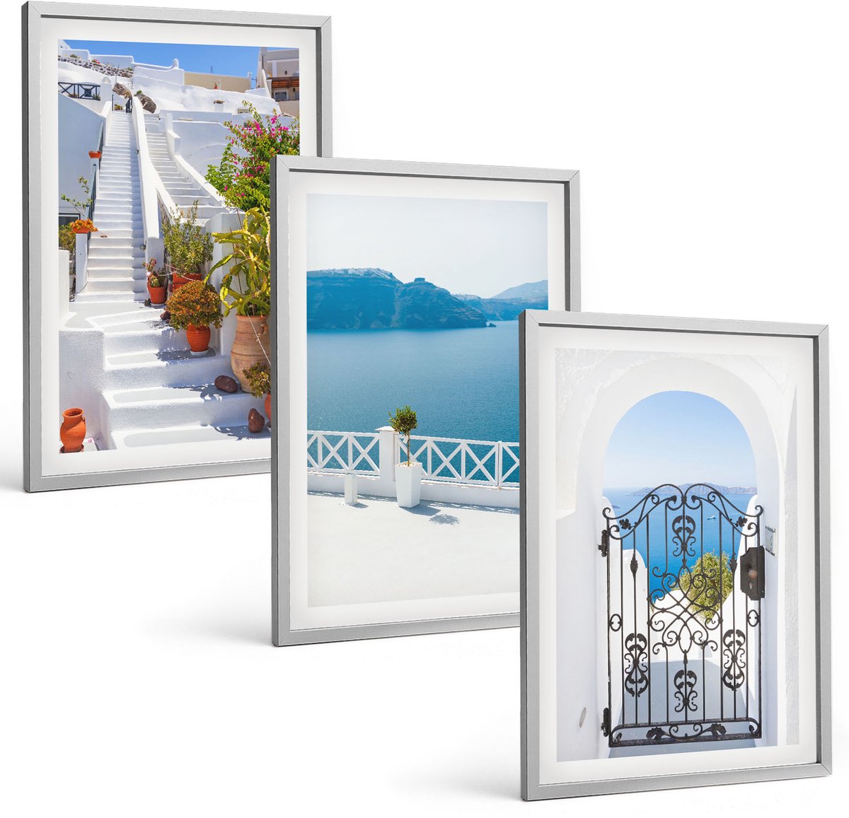 Coloray 3-Delige Schilderij Set - Witte Trap Met Planten, Uitzicht Op Zee En Poort - 40 x 60 cm - Muurdecoratie - Wanddecoratie - Hal - Interieur Decoratie