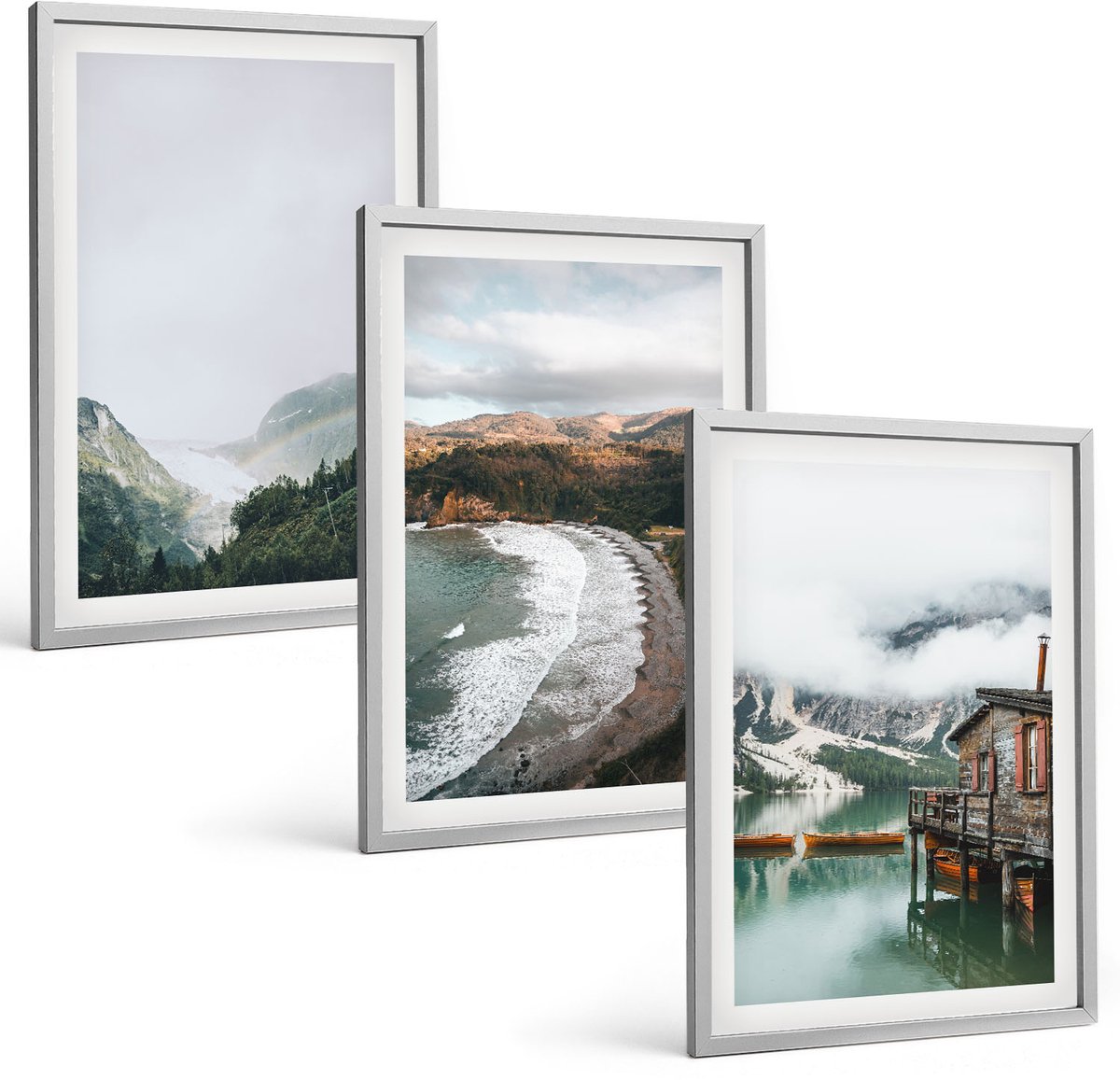 Coloray 3-Delige Schilderij Set - Uitzicht Op De Bergen En Het Strand Met Wolken En Water. - 40 x 60 cm - Moderne Wanddecoratie - Woonkamer - Stijlvolle Muurdecoratie