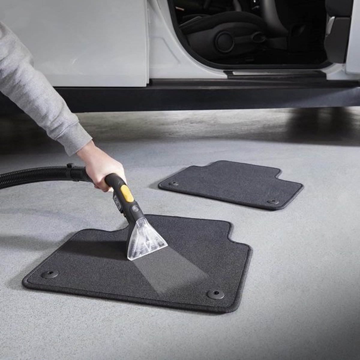 Tapijtreiniger - Tapijtwassers - Droogstofzuiger - Vlekkenreiniger Sterke Zuigkracht - Ontsmetting - met Accessoires - voor Bank - Tapijt - Bekleding - Auto - 1300W - ‎72dB - 23L - ‎58.3 x 49.8 x 38.4 cm - Zwart/Geel