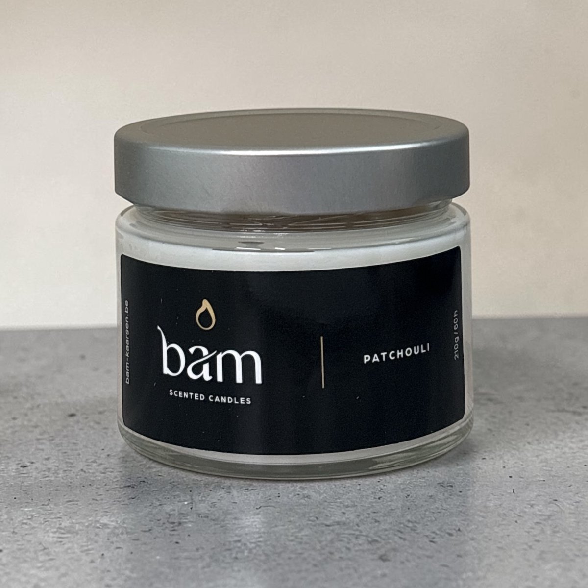 BAM Patchouli Geurkaars – Basic Collection Medium – Houten Wiek – 50 Branduren – Vegan Geurkaars van Zonnebloemwas – Handgemaakt in België