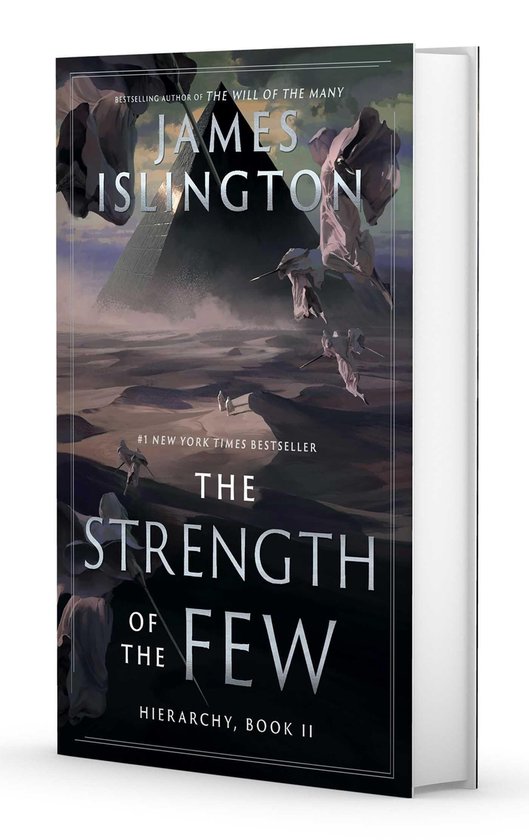 Boekomslag van 'The Strength of the Few', met een piramide in een woestijnlandschap en vliegende figuren.